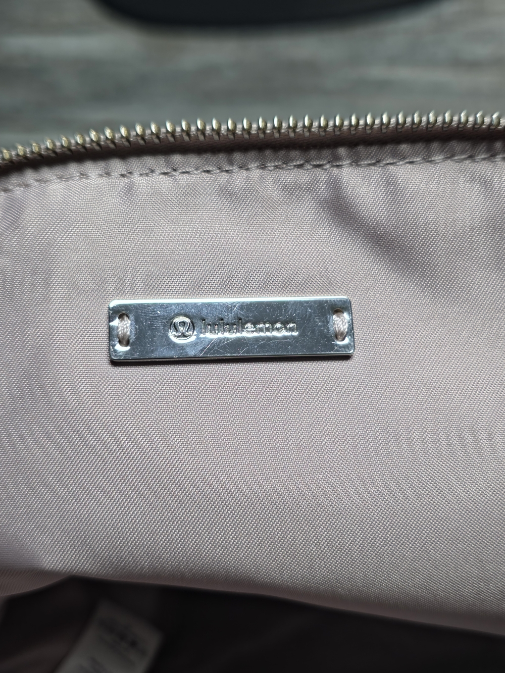Lululemon Women's All Night Festival 5L Cross Body Bag Nude/Mauve Colorway *EUC - Picture 9 of 14